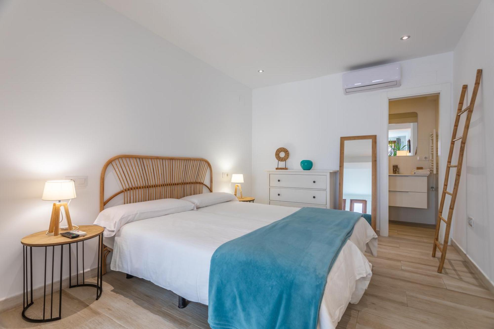 Malabau Beach House Tarifa Bagian luar foto