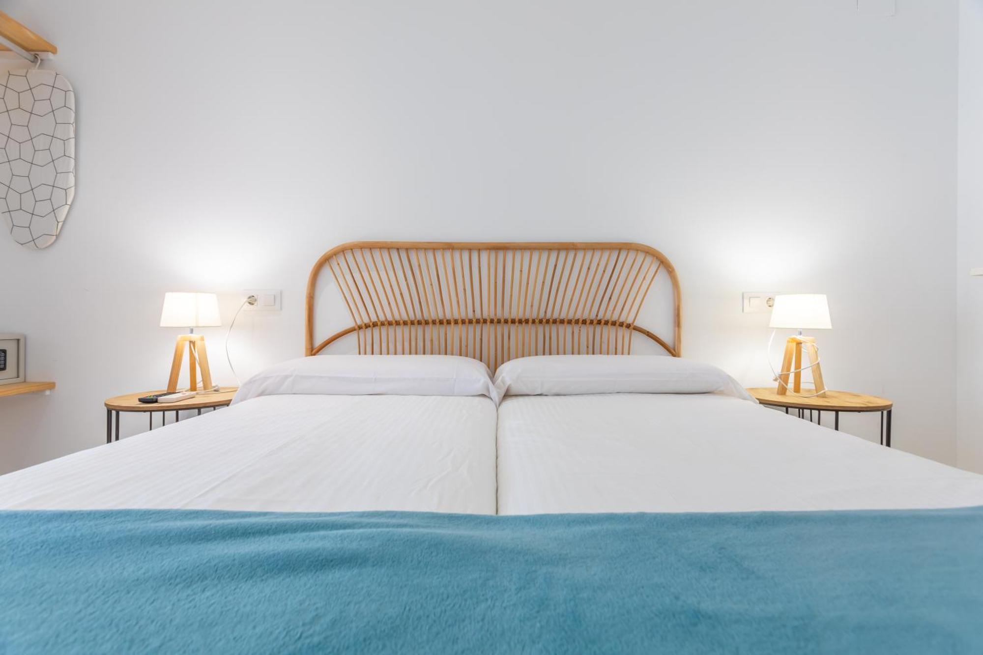 Malabau Beach House Tarifa Bagian luar foto