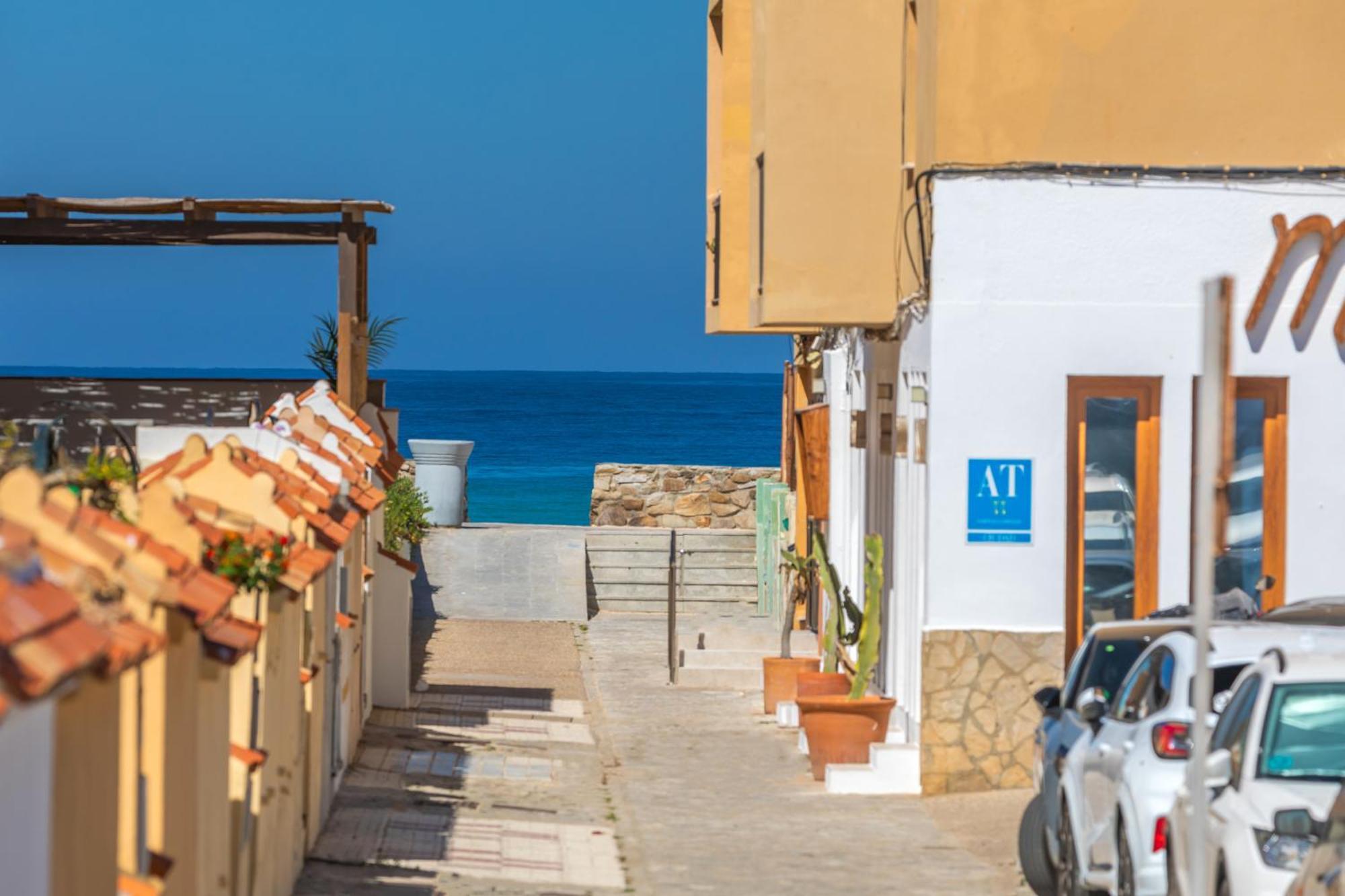 Malabau Beach House Tarifa Bagian luar foto