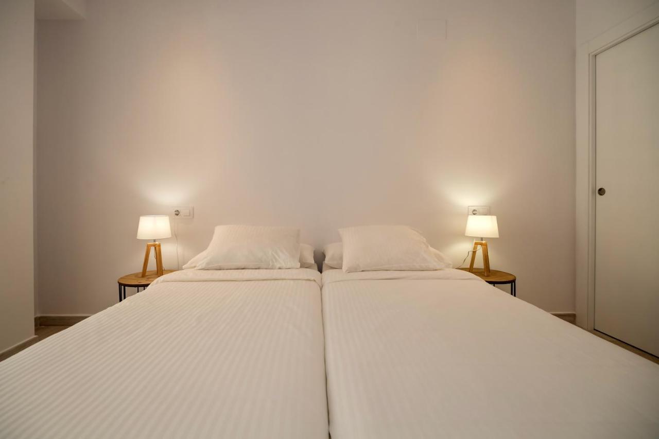 Malabau Beach House Tarifa Bagian luar foto